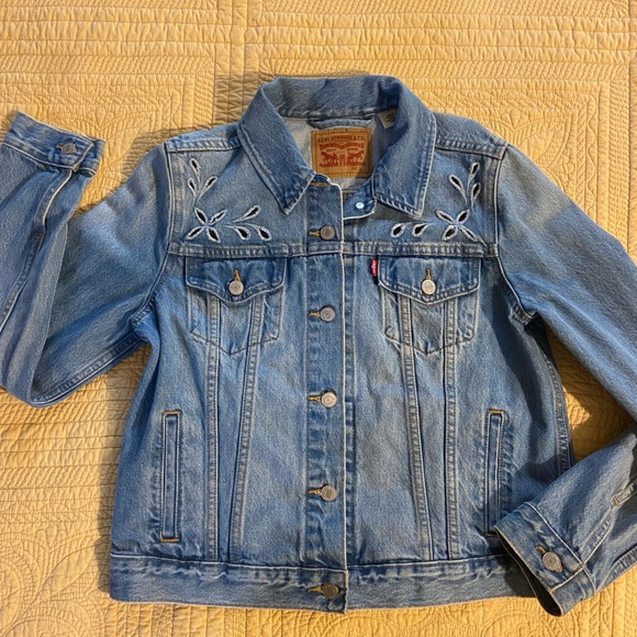 Levi's Jackets & Blazers - LEVI's STRAUSS JEAN JACKET FLORAL LASER CUT Large Cropped Trucker